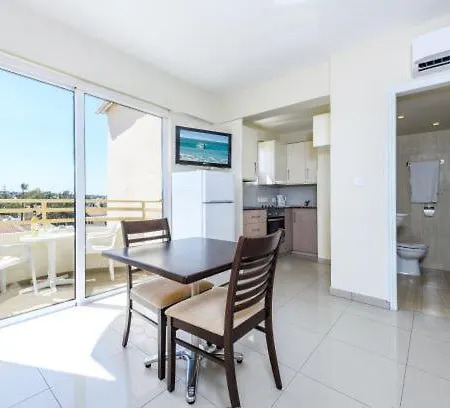 Lägenhetshotell Kama Lifestyle Pernera