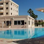 Ξενοδοχείο με διαμερίσματα Kama Lifestyle Pernera
